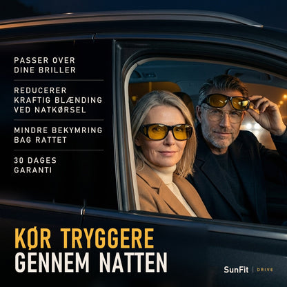 Kør tryggere gennem natten - par i bilen en aften, han løfter SunFit Drive op over sine egne briller og hun har sine gule natkørselsbriller på